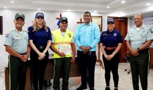 Reconocen a un agente de la Digesett que salvó un perro durante tormenta Franklin