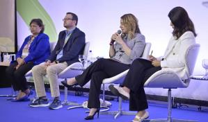 Gloria Reyes presenta acciones de Supérate durante un panel en Brasil