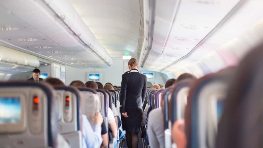 Azafata asegura que llegar tarde al aeropuerto podría beneficiar a los pasajeros