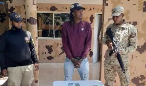 Detienen a dominicano que portaba nueve pasaportes haitianos en Elías Piña