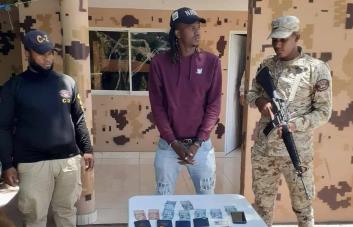 Detienen a dominicano que portaba nueve pasaportes haitianos en Elías Piña