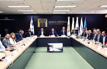 Se reduce nivel de riesgo país en el índice de bonos, informa Valdez Albizu