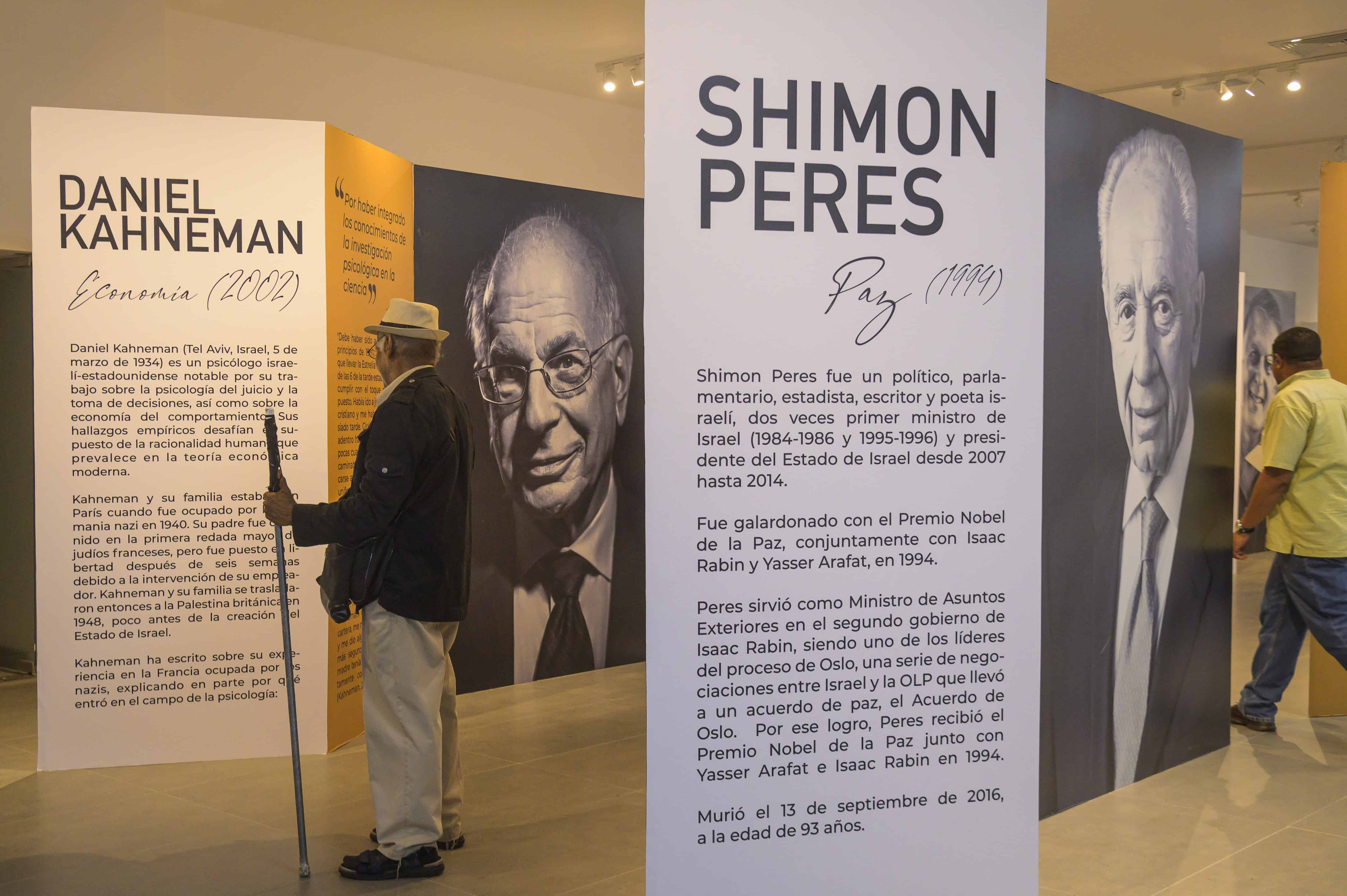 Daniel Kahneman y Shimon Peres, lgunos de los escritores.