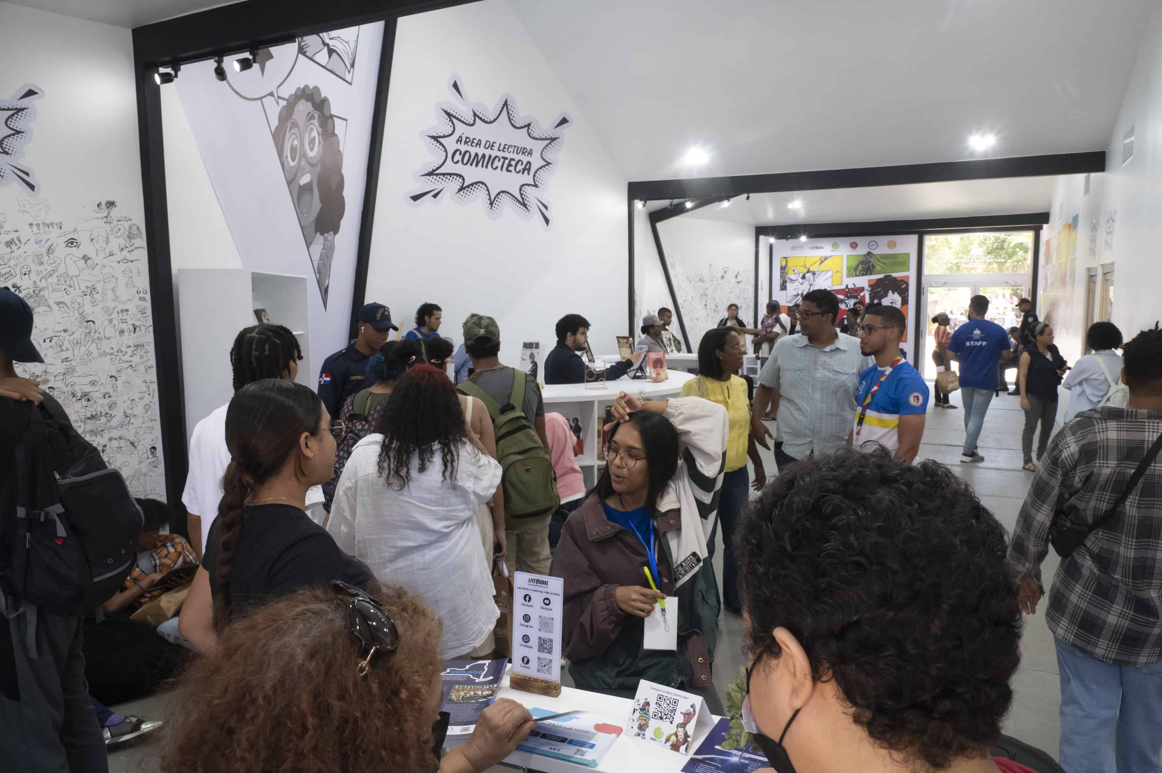 El Pabellón del Cómic Dominicano continúa siendo una parada muy popular para los visitamtes de la feria.