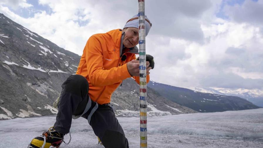 Ola de calor causa grave derretimiento en los glaciares alpinos en Suiza