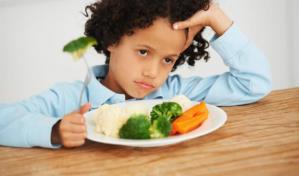 ¿Qué hacer si tu hijo no quiere comer?