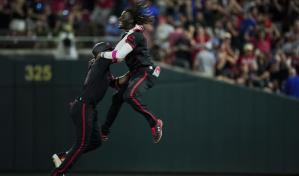 Dominicano Noelvi Marte pega hit clave; Rojos dividen doble tanda con Cachorros