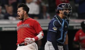 Con doble de Bo Naylor Guardianes remontan ante Rays y ganan 3-2