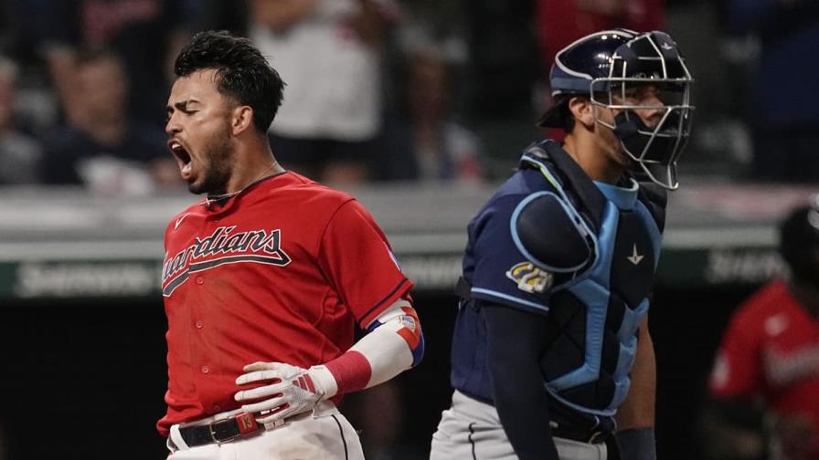 Con doble de Bo Naylor Guardianes remontan ante Rays y ganan 3-2