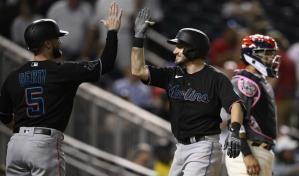 Hampson pega jonrón en la entrada 11; Marlins vencen 8-5 a Nacionales