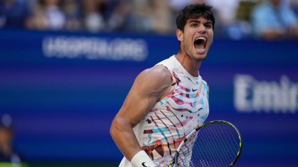 La sonrisa y juego de Alcaraz iluminan el US Open