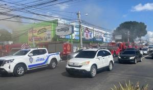 Se registra incendio en ferretería de la avenida Núñez de Cáceres