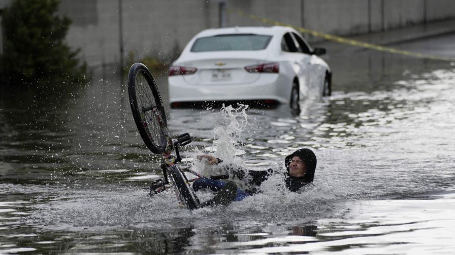 Caos y calles inundadas tras dos días de fuertes lluvias en Las Vegas
