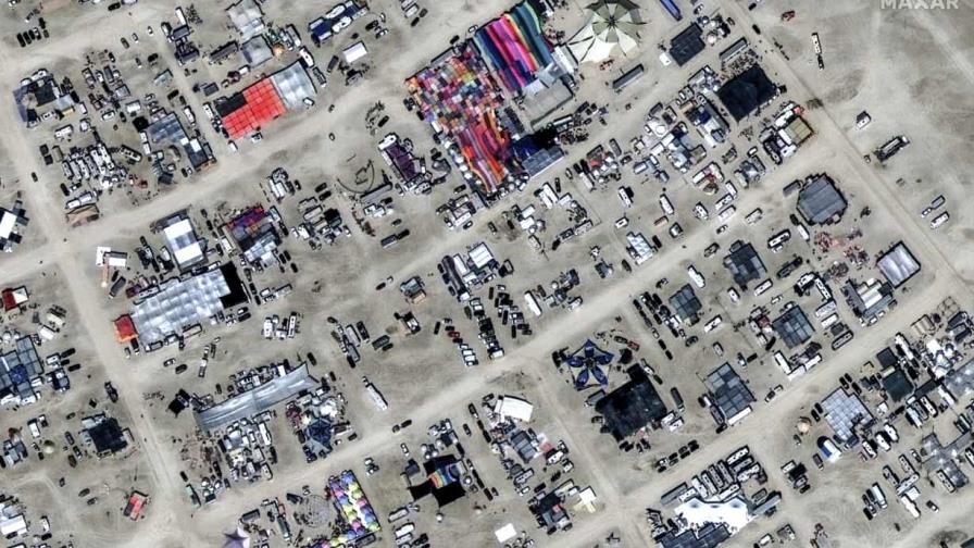 Tormentas dejan varados a decenas de miles en festival Burning Man en desierto de Nevada