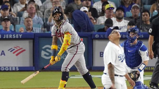 Acuña da varios golpes sobre la mesa en la pelea por el Jugador Más Valioso
