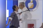 Primera dama sorprende al presidente Abinader con un piquito en medio de su discurso reeleccionista