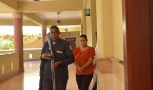 Aplazan audiencia de coerción a dueña de agencia de viajes acusada de estafa