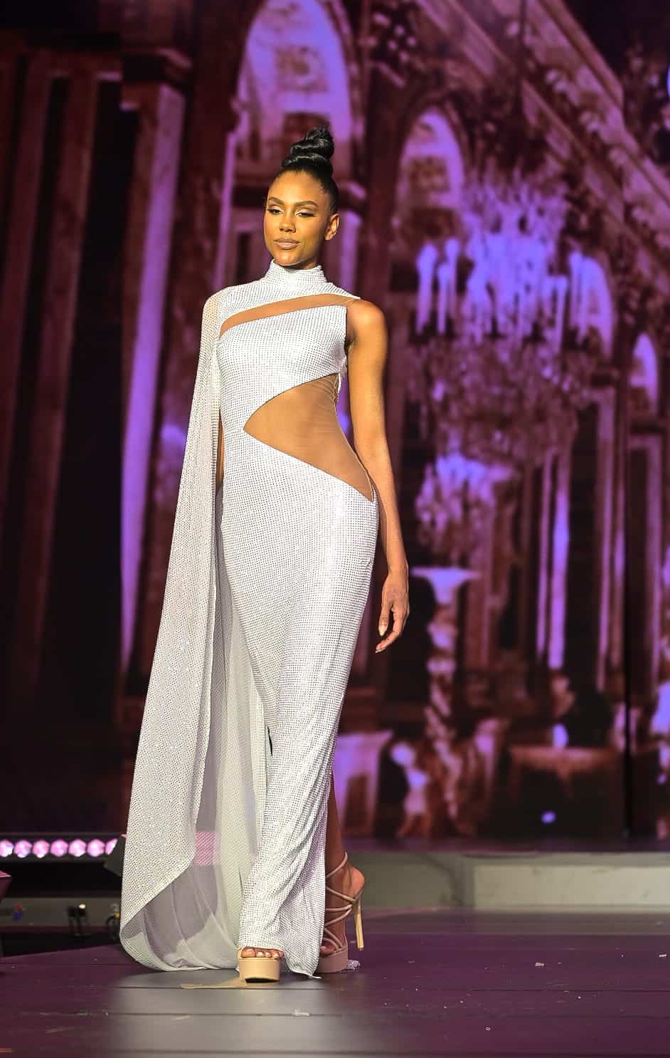 Candidata de Miss República Dominicana Universo con diseño de Giannina Azar.