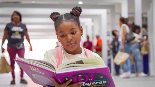 Aprovecha el penúltimo día: la Feria del Libro ofrece hoy domingo un pasadía lleno de interesantes actividades