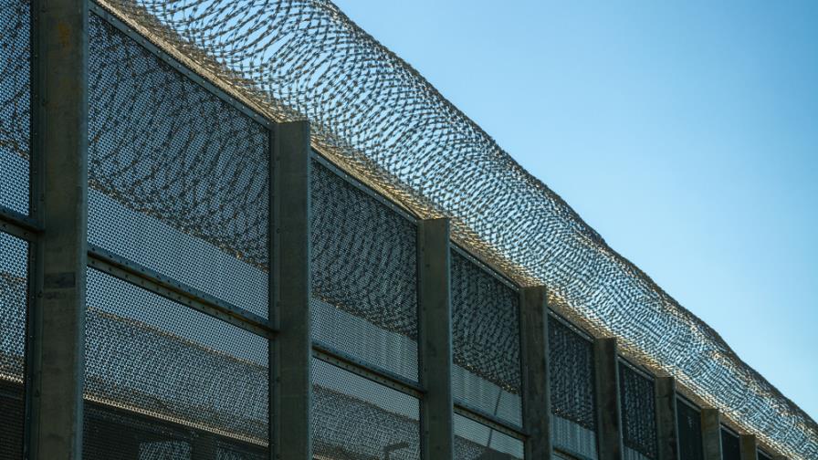 Activan cierre de emergencia en prisión de Minnesota luego de que reos se negaran a volver a sus celdas