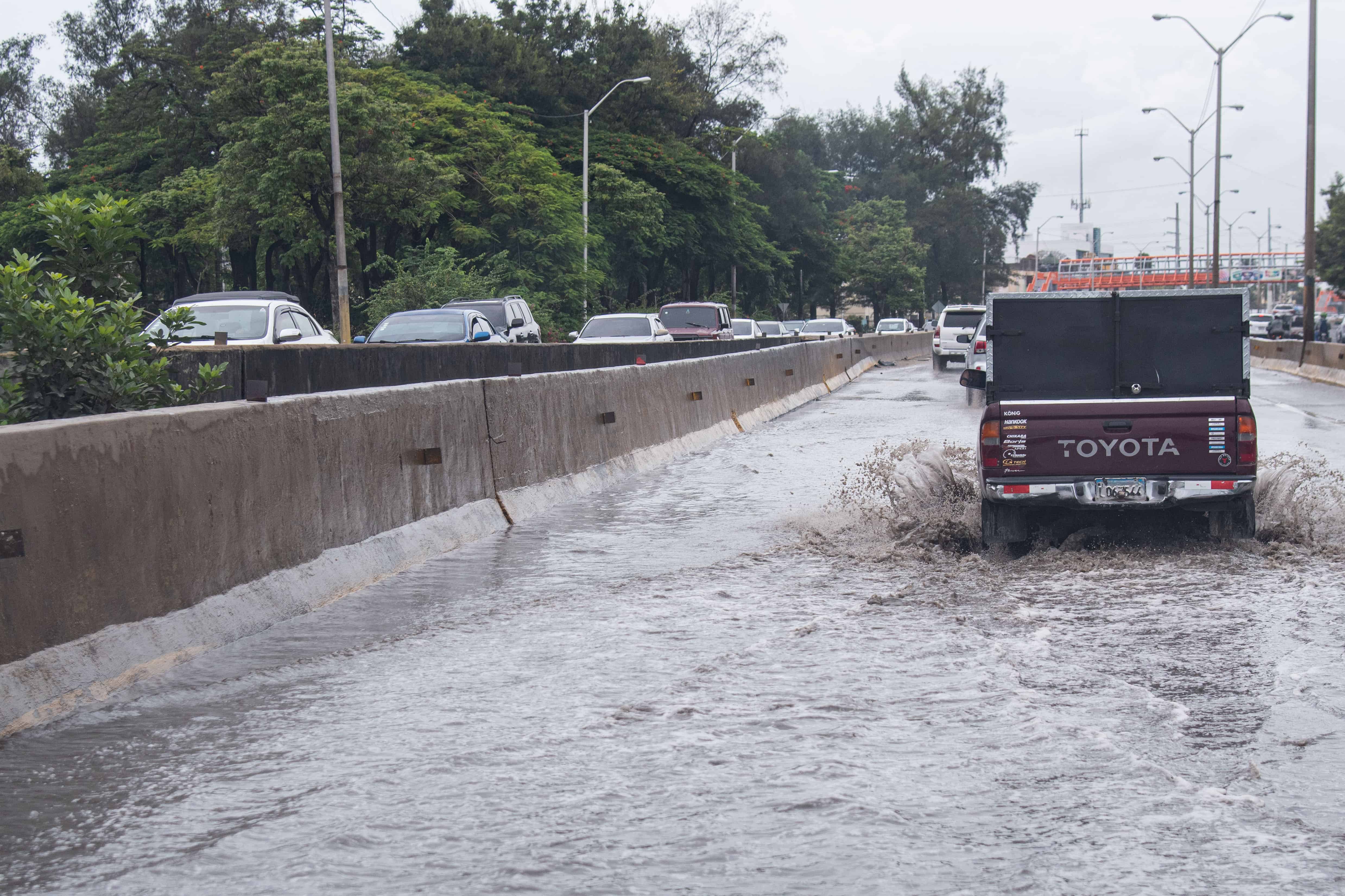 Autopista Las Américas con avenida San Vicente de Paúl.