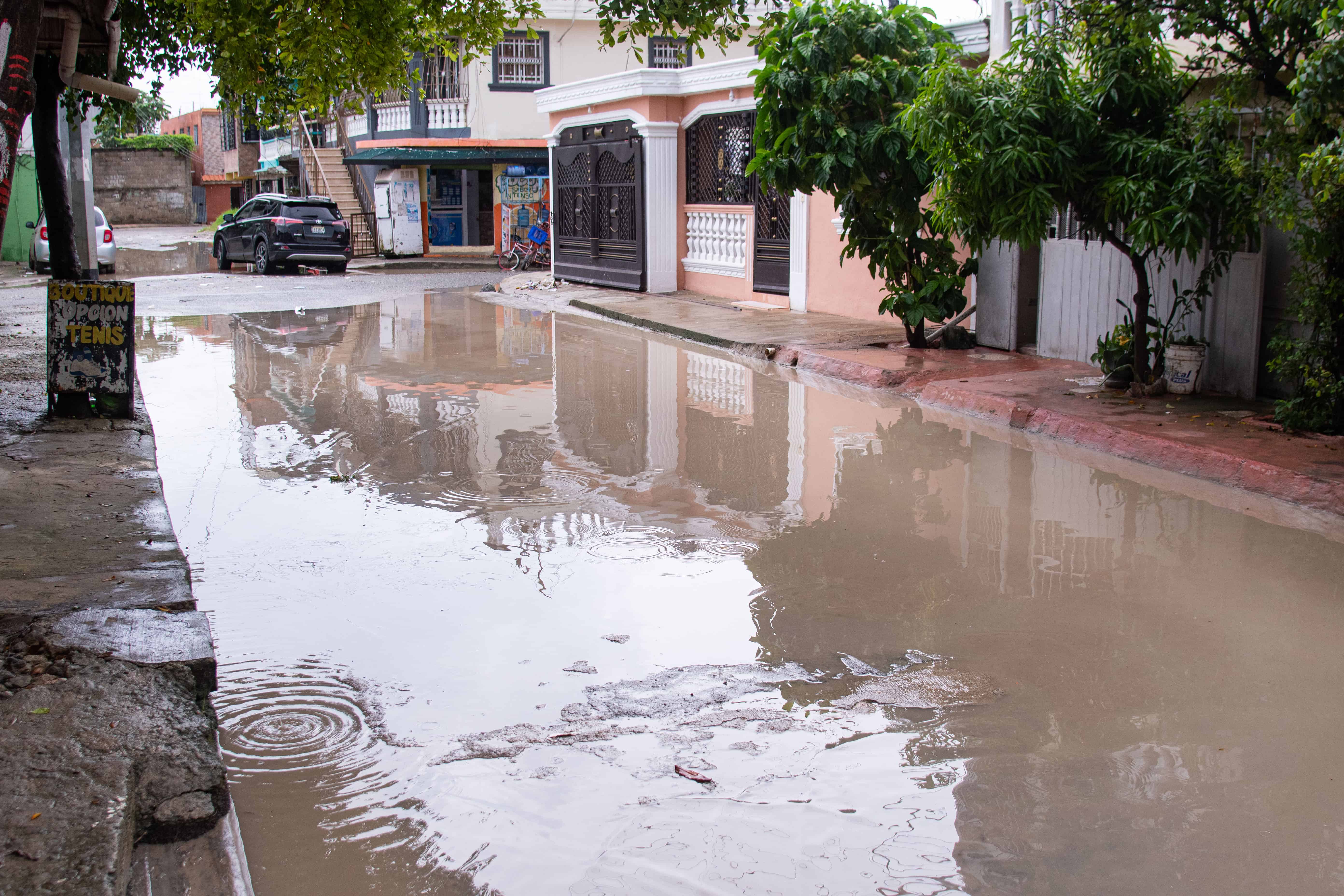 Otra de las calles inundadas.