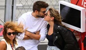 Gerard Piqué y Clara Chía, captados muy acaramelados en campeonato de MotoGP