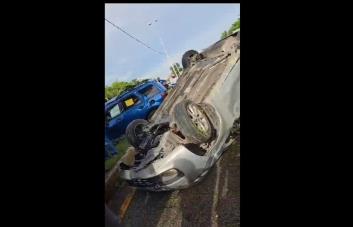 Al menos tres personas heridas en accidente de tránsito en autopista 30 de Mayo