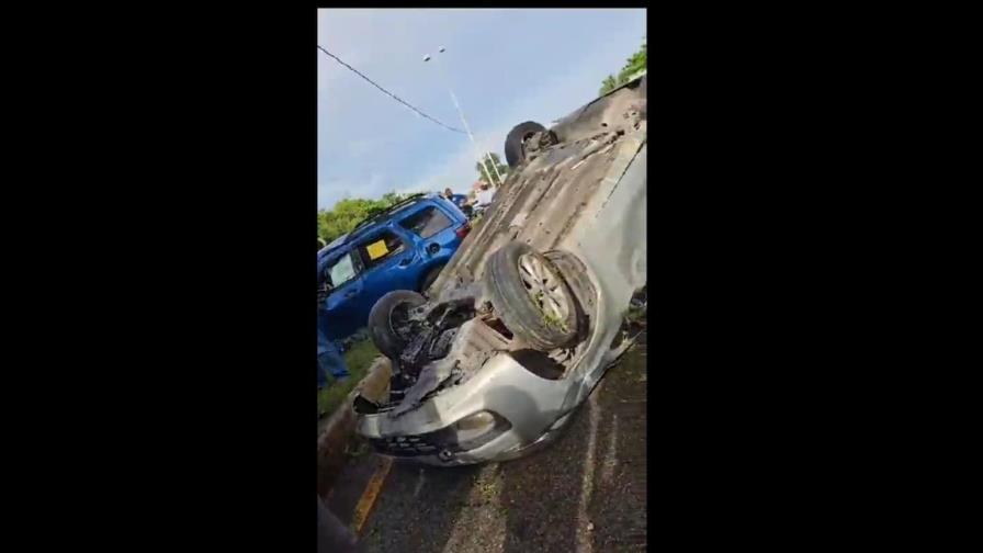 Al menos tres personas heridas en accidente de tránsito en autopista 30 de Mayo