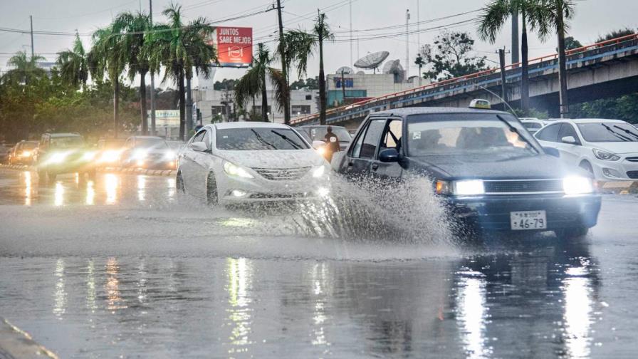 Vaguada y onda tropical afectan al país; COE coloca cuatro provincias y al Distrito en alerta verde