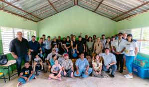 Jeep Club entrega útiles escolares a estudiantes de la Escuela Pantoita