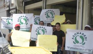 Manifestantes defienden en Fiscalía a Edward Vidal, dueño del negocio donde ocurrió la explosión en San Cristóbal