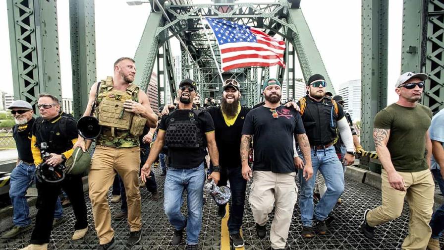 Los Proud Boys, tropas de asalto de Trump, divididos entre la cárcel y sus nuevas acciones