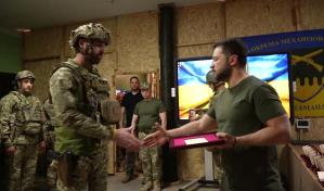 Zelenski visitó el frente en el este de Ucrania, cerca de Bajmut