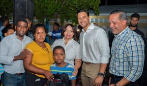 Raymond Rodríguez entrega útiles escolares a más de tres mil niños del DN