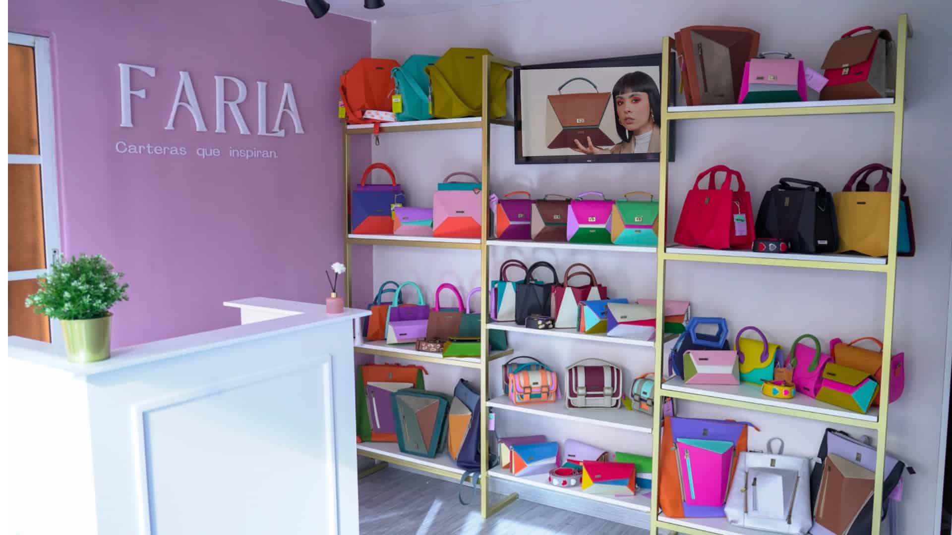 Tienda fisica de carteras y bolsos FARLA.