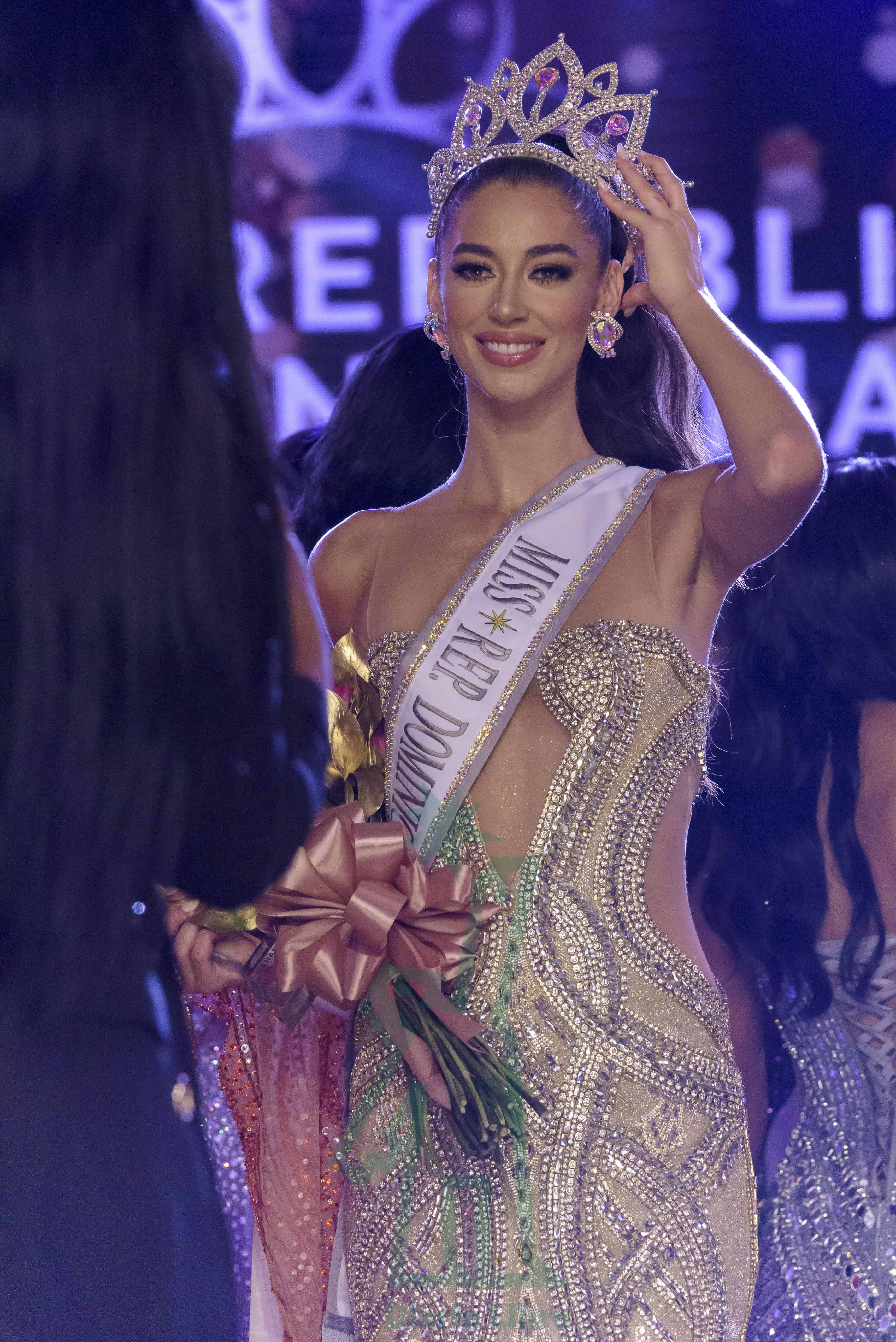 Una sonriente nueva representante de Quisqueya ante el próximo certamen del Miss Universo.