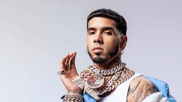 Roban la gorra a Anuel AA en Lima después de su actuación y todo queda captado