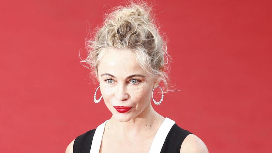 La actriz francesa Emmanuelle Béart revela que fue víctima de incesto