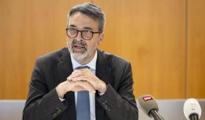 Dimite el jefe del regulador de mercados suizo, clave en el rescate de Credit Suisse