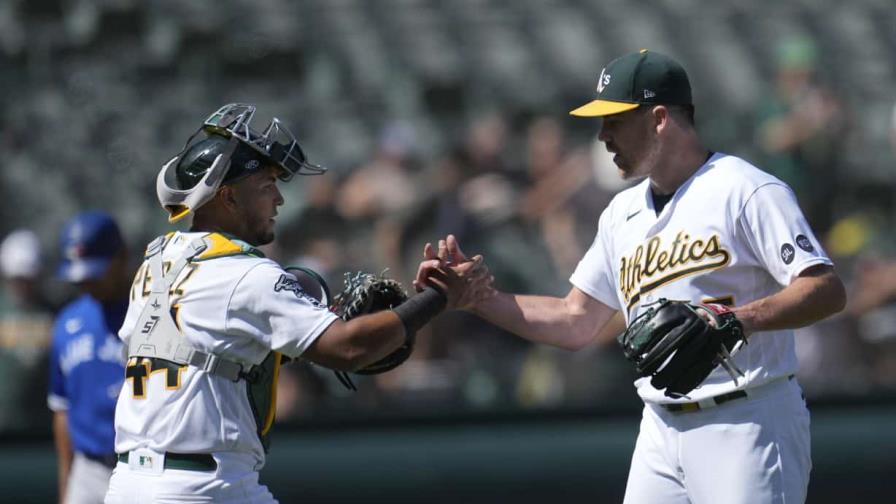 Con jonrones de Pérez y Smith, Atléticos derrotan a Azulejos