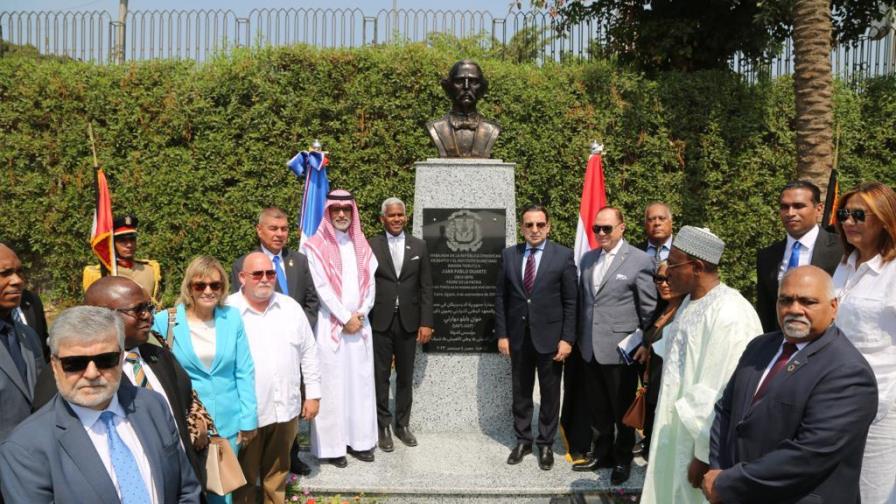 Primer busto oficial de Duarte en África, develado por la Embajada de RD en Egipto