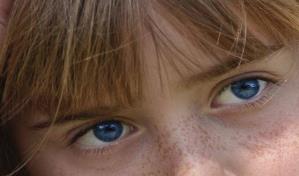 ¿Por qué vemos ojos de color azul si no existen?