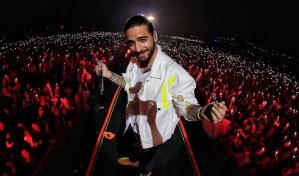 Maluma esquiva una muleta lanzada por un fanático en su concierto