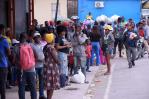 Cientos de haitianos varados en Dajabón con cierre de la frontera