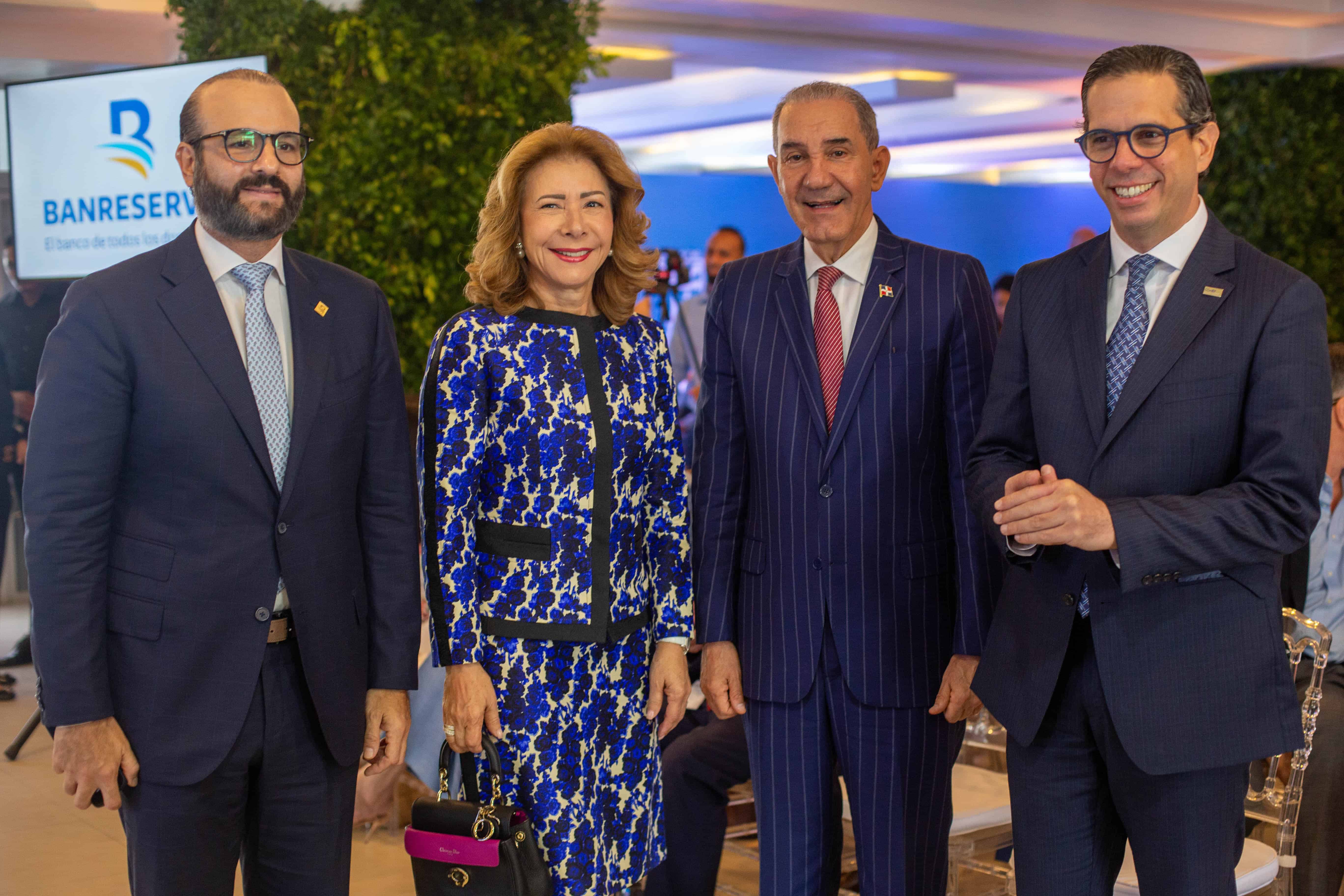 Franklin Elías, Melba Segura de Grullón, Franklin García Fermín y César Dargam.