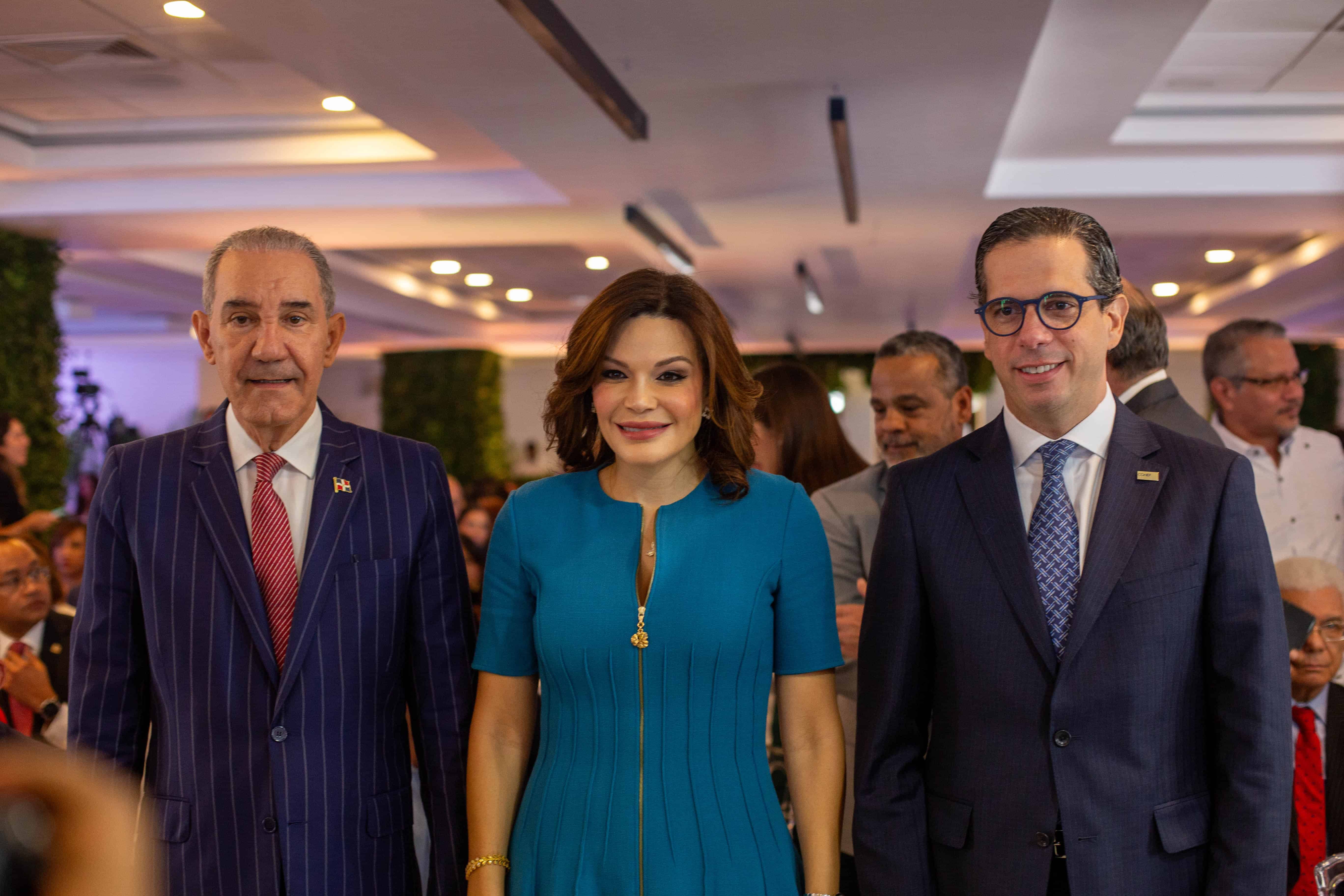 Franklin García Fermín, Francisco Elías y Noelia García de Pereira.