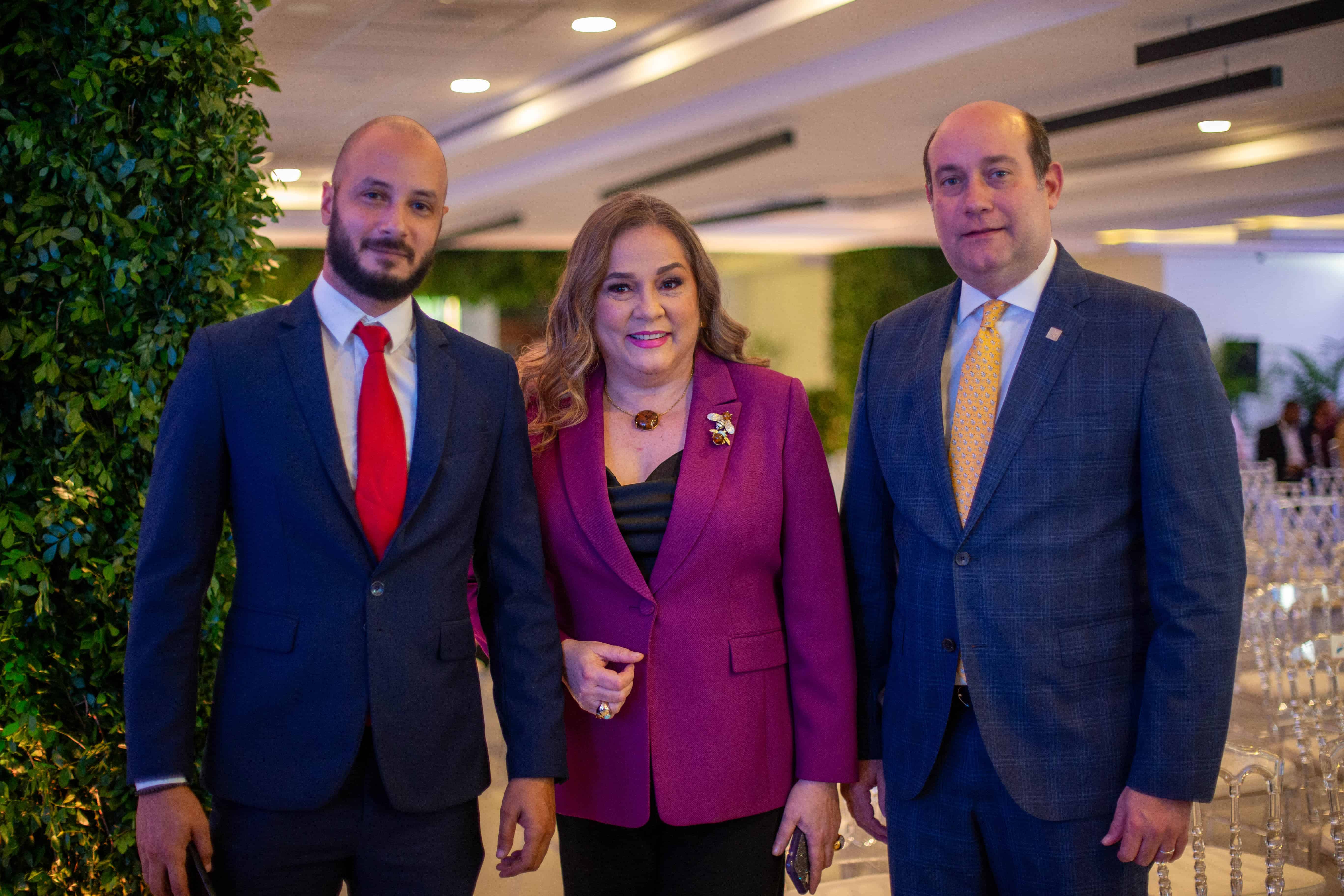 Derick Trujillo, Jatnna Tavarez y Elpidio Rojas.