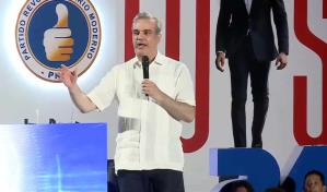 Abinader advierte a los que quieren volver al poder que les tiene a “los guardianes del cambio”