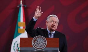 El presidente de México celebra fallo que ordena a Texas quitar las boyas de la frontera